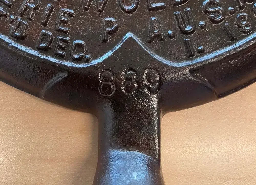 Vintage Griswold American No. 7 Cast Iron Waffle Maker 390 Erie PA Pat'd 1908
